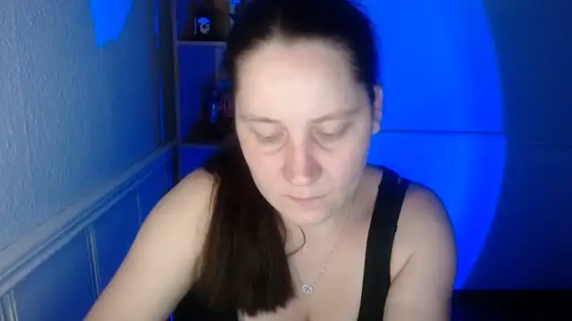 JosieJun  online show from 10.15.25