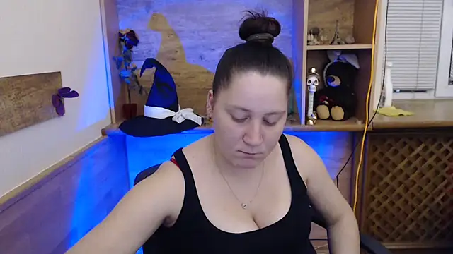 JosieJun  online show from 10.30.25