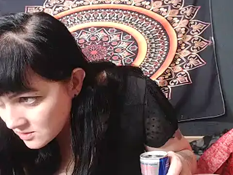 Snapshot of LaraVins chatting on 12.26.24 LaraVins online show from 12.26.24