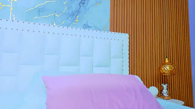 Snapshot of IrresistibleMilf chatting on 10.15.25 IrresistibleMilf online show from 10.15.25