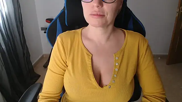 LARACRUZ30 online show from 03.03.26