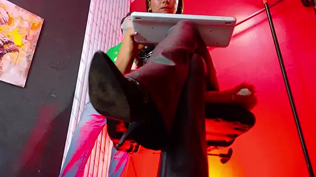 MistressSlut1 online show from 01.04.25