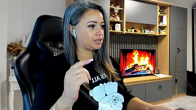 Claire95  online show from 10.22.25