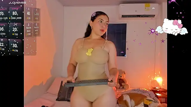 Snapshot of MollyG18 chatting on 10.23.25 MollyG18 online show from 10.23.25