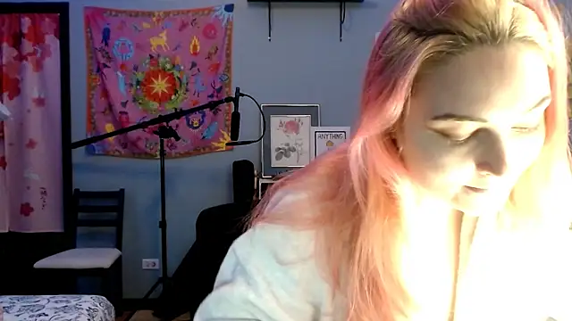 Snapshot of JenniferGwen chatting on 02.13.25 JenniferGwen online show from 02.13.25