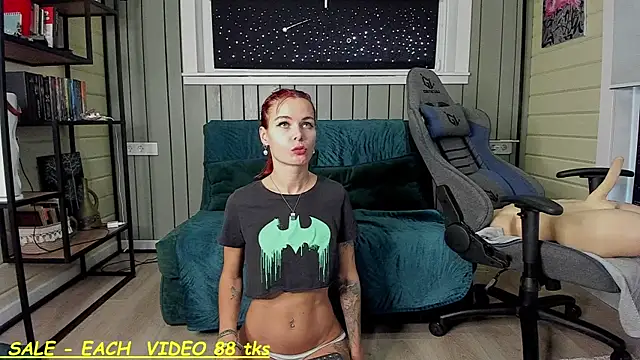 Snapshot of SandyChris chatting on 09.17.25 SandyChris online show from 09.17.25