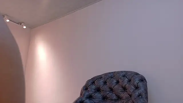 Snapshot of niky_smit chatting on 12.24.24 niky smit online show from 12.24.24