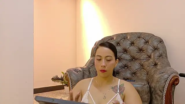 Snapshot of niky_smit chatting on 02.25.25 niky smit online show from 02.25.25