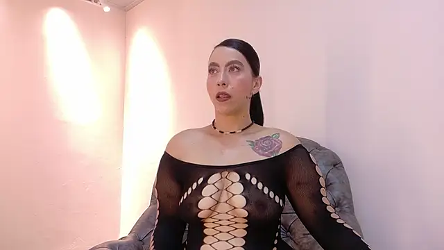 Snapshot of niky_smit chatting on 11.08.25 niky smit online show from 11.08.25