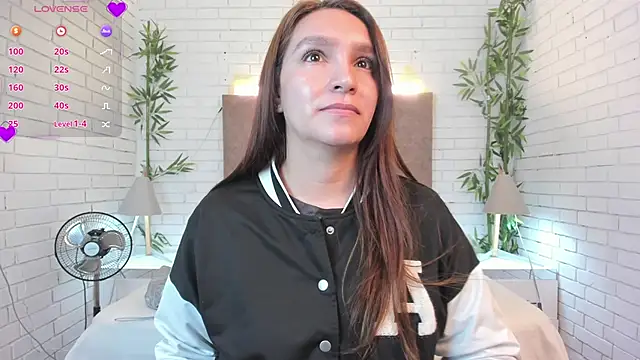 miataylorr1 online show from 02.03.25