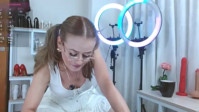 magenta maturr online show from 09.18.25