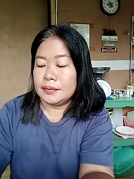 Snapshot of lickmepussy21 chatting on 10.17.25 lickmepussy21 online show from 10.17.25