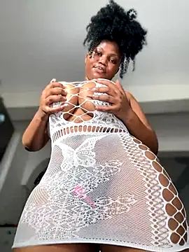 Hyra Ari online show from 09.20.25