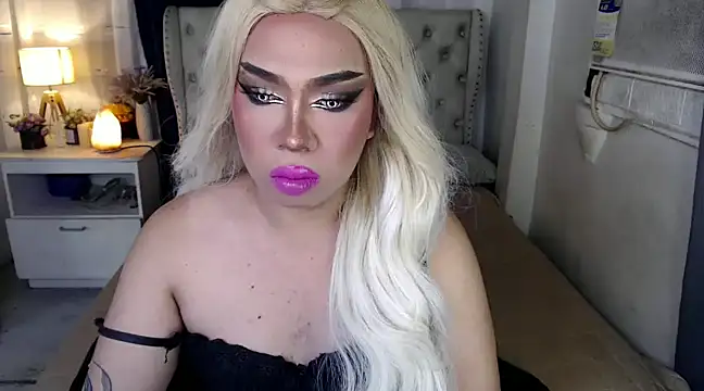 RebecaNextToYou online show from 01.14.25