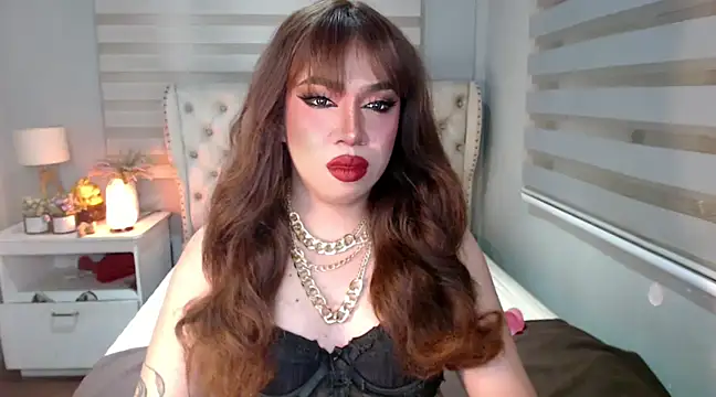 RebecaNextToYou online show from 02.05.25