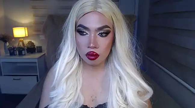 RebecaNextToYou online show from 03.07.25