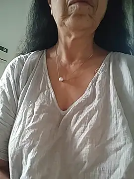 Snapshot of Susannemilf chatting on 05.14.26 Susannemilf online show from 05.14.26