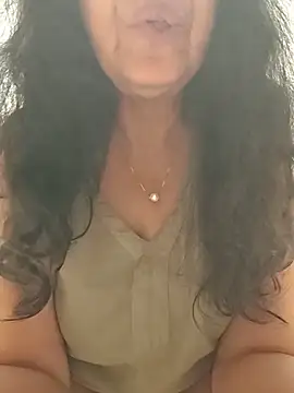 Snapshot of Susannemilf chatting on 05.15.26 Susannemilf online show from 05.15.26