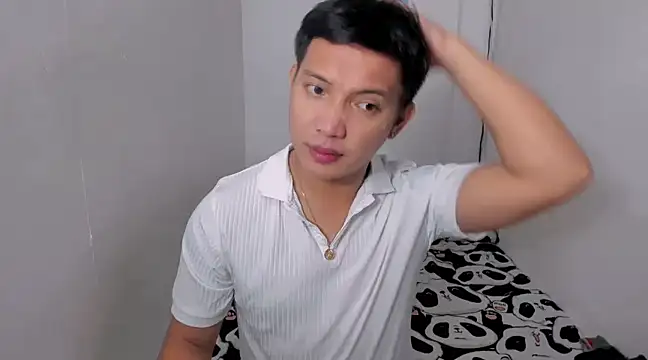Snapshot of xSebastian19 chatting on 12.16.24 xSebastian19 online show from 12.16.24