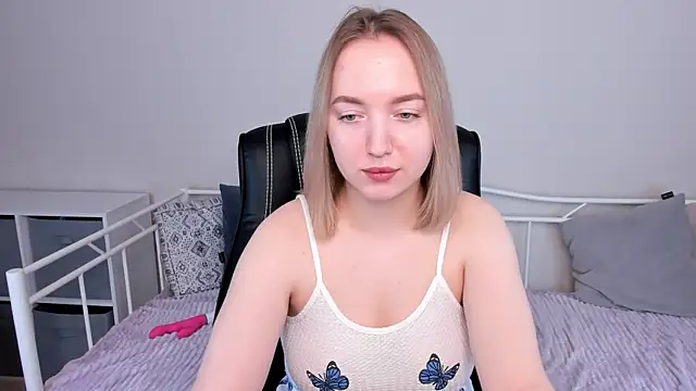 Shy AnnaCutie online show from 02.17.25