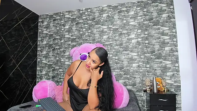 Snapshot of HeidyWillss chatting on 02.13.25 HeidyWillss online show from 02.13.25