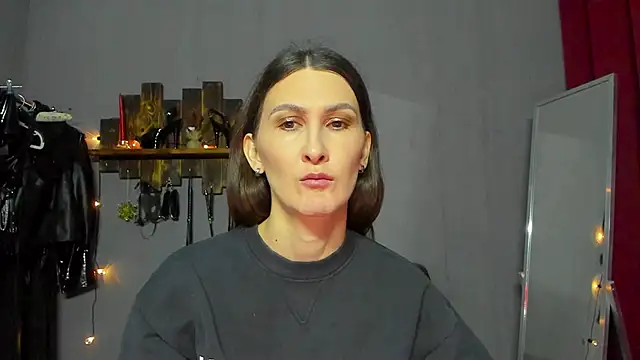 Snapshot of Mistress_Pamela chatting on 12.14.24 Mistress Pamela online show from 12.14.24