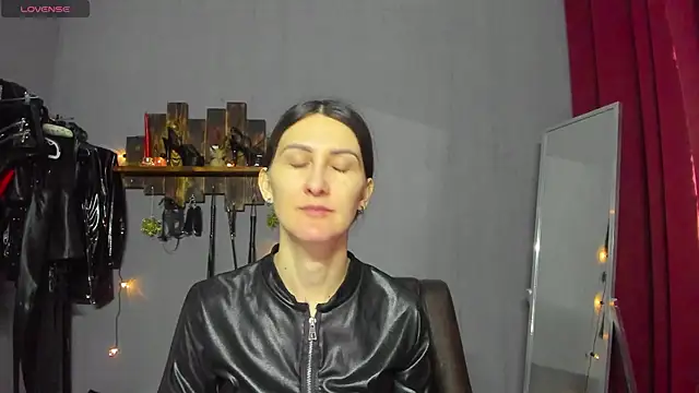 Snapshot of Mistress_Pamela chatting on 12.15.24 Mistress Pamela online show from 12.15.24