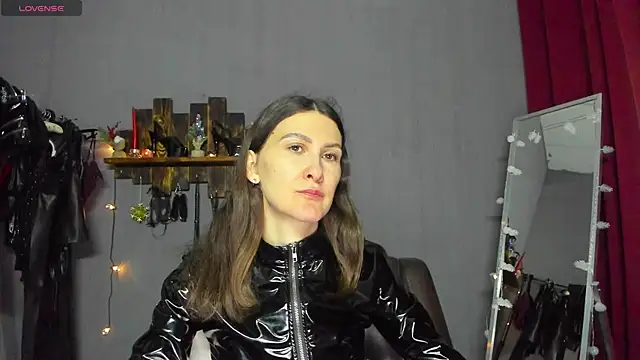 Snapshot of Mistress_Pamela chatting on 12.17.24 Mistress Pamela online show from 12.17.24