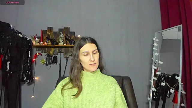 Snapshot of Mistress_Pamela chatting on 12.21.24 Mistress Pamela online show from 12.21.24
