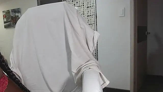 Snapshot of DanielaDuff chatting on 02.05.25 DanielaDuff online show from 02.05.25