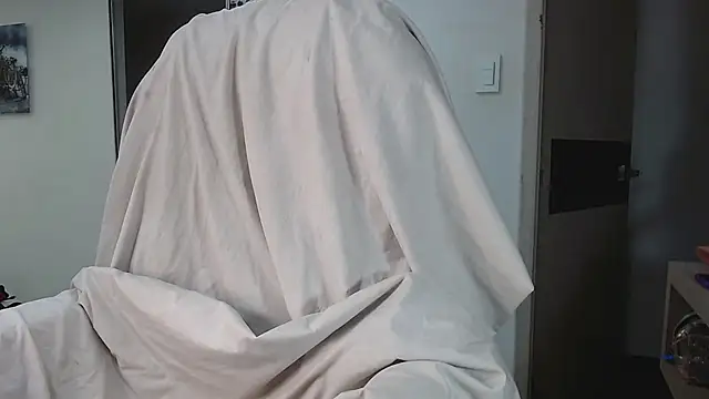 Snapshot of DanielaDuff chatting on 02.22.25 DanielaDuff online show from 02.22.25
