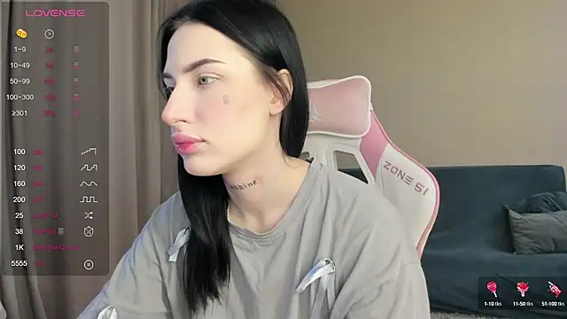 Snapshot of JenniferQueen11 chatting on 12.22.24 JenniferQueen11 online show from 12.22.24