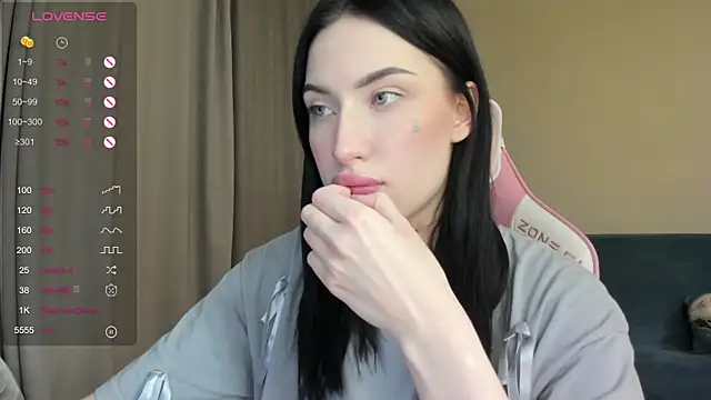 Snapshot of JenniferQueen11 chatting on 12.22.24 JenniferQueen11 online show from 12.22.24