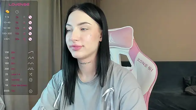 Snapshot of JenniferQueen11 chatting on 12.22.24 JenniferQueen11 online show from 12.22.24