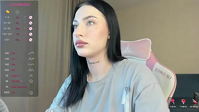 Snapshot of JenniferQueen11 chatting on 12.27.24 JenniferQueen11 online show from 12.27.24