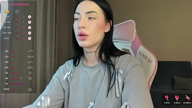 Snapshot of JenniferQueen11 chatting on 01.04.25 JenniferQueen11 online show from 01.04.25