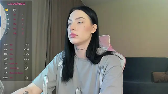 Snapshot of JenniferQueen11 chatting on 01.10.25 JenniferQueen11 online show from 01.10.25