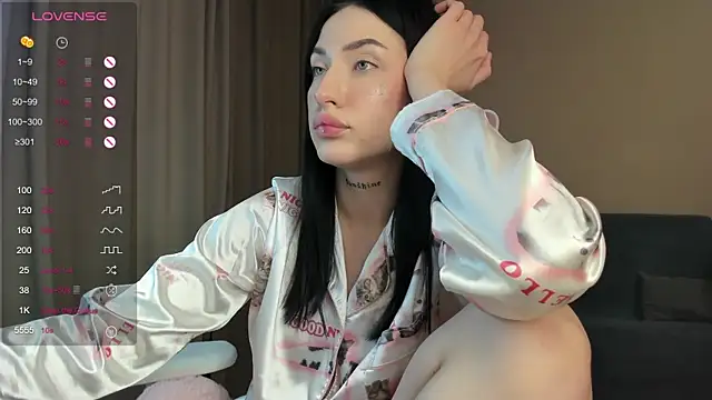 Snapshot of JenniferQueen11 chatting on 01.12.25 JenniferQueen11 online show from 01.12.25