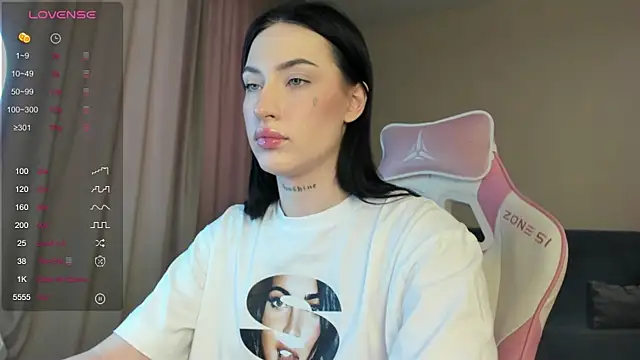 Snapshot of JenniferQueen11 chatting on 01.16.25 JenniferQueen11 online show from 01.16.25