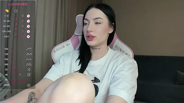 Snapshot of JenniferQueen11 chatting on 01.19.25 JenniferQueen11 online show from 01.19.25