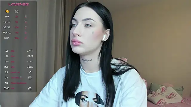 Snapshot of JenniferQueen11 chatting on 01.22.25 JenniferQueen11 online show from 01.22.25