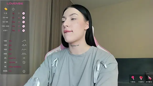 Snapshot of JenniferQueen11 chatting on 01.25.25 JenniferQueen11 online show from 01.25.25