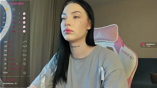 Snapshot of JenniferQueen11 chatting on 02.02.25 JenniferQueen11 online show from 02.02.25