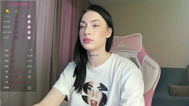 Snapshot of JenniferQueen11 chatting on 02.06.25 JenniferQueen11 online show from 02.06.25