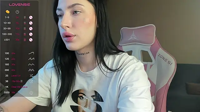 Snapshot of JenniferQueen11 chatting on 02.06.25 JenniferQueen11 online show from 02.06.25