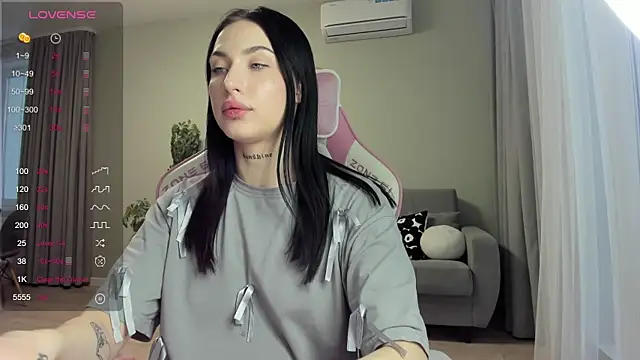 Snapshot of JenniferQueen11 chatting on 02.09.25 JenniferQueen11 online show from 02.09.25