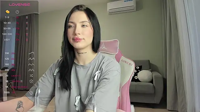 Snapshot of JenniferQueen11 chatting on 02.12.25 JenniferQueen11 online show from 02.12.25