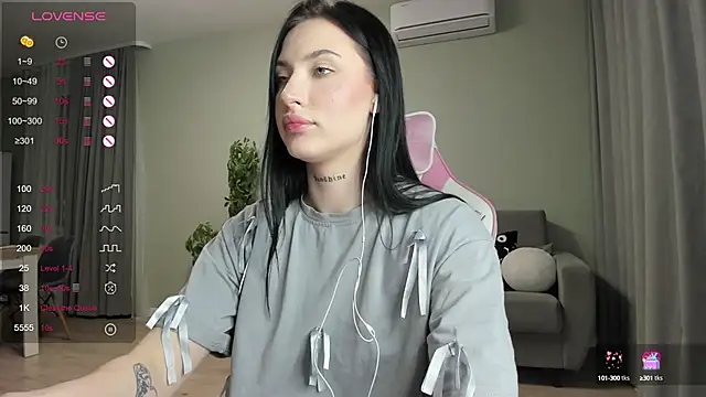 Snapshot of JenniferQueen11 chatting on 02.12.25 JenniferQueen11 online show from 02.12.25