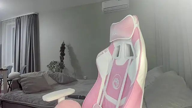 Snapshot of JenniferQueen11 chatting on 03.13.25 JenniferQueen11 online show from 03.13.25