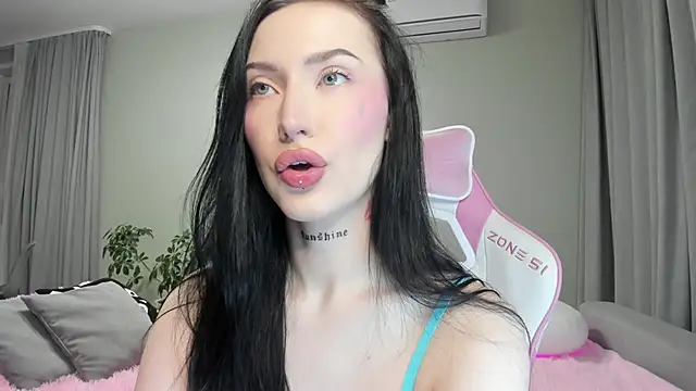 Snapshot of JenniferQueen11 chatting on 09.11.25 JenniferQueen11 online show from 09.11.25